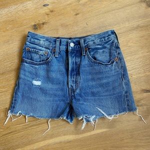 Levi’s Cutoff Jean Shorts